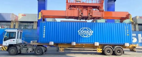 民生護航者 14個集裝箱大米跨越千里緊急馳援海南背后的物流突圍戰(zhàn)